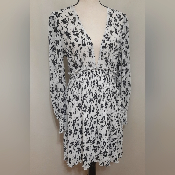 NWT Boratat Deep V-Neck Ruffle Floral Mini Dress - Picture 7 of 9